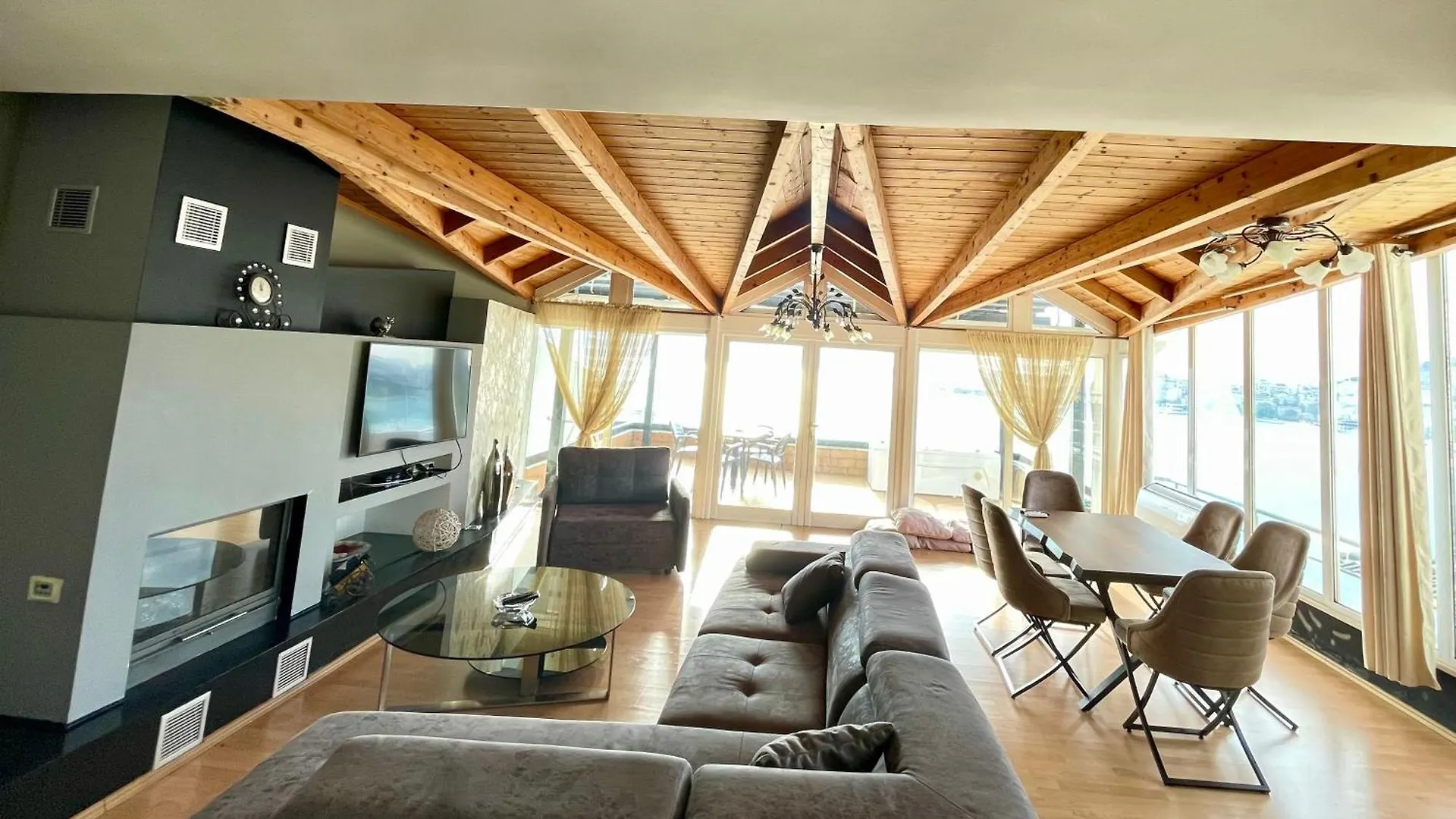 Seaview Golden Penthouse Apartment Sarande Albania