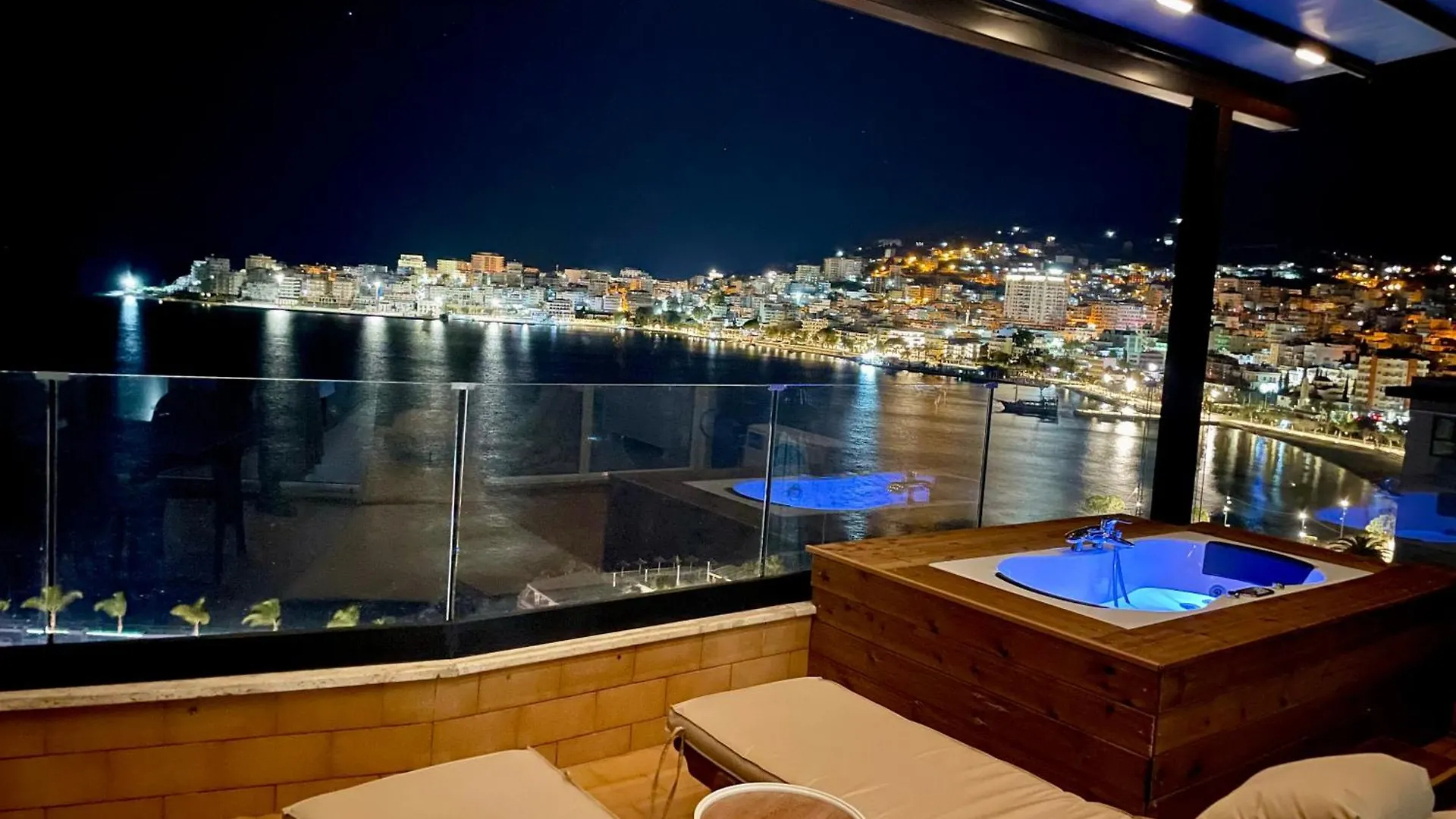 Seaview Golden Penthouse Apartment Sarande